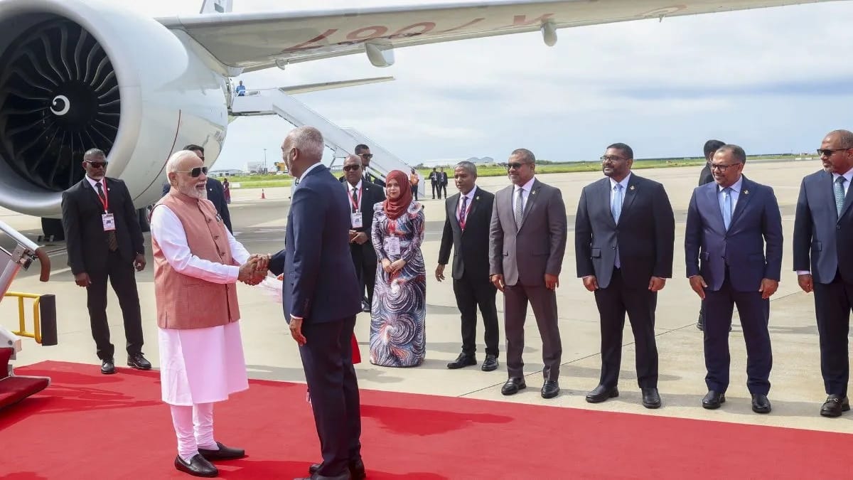 मालदीव में पीएम मोदी का स्वागत करने मंत्रियों की फौज के साथ पहुंचे राष्ट्रपति मुइज्जू; चीन-पाक की चौंधिया जाएंगी आंखें