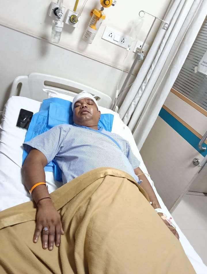 सक्रिय पत्रकार हजरत खान को जान से मारने का कोशिश,सिर पर रॉड से किया प्राण घातक हमला,आई गंभीर चोंट,वारकर भागे आरोपी।