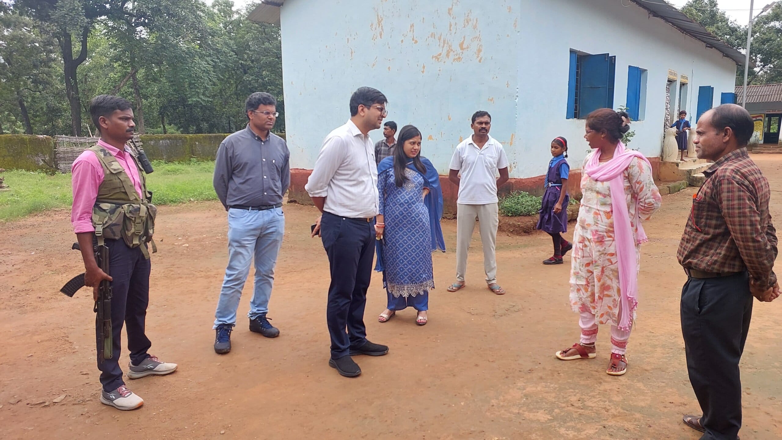 कलेक्टर ने किया बेदरे क्षेत्र का दौरा, स्वास्थ्य और शिक्षा सुविधाओं को बेहतर बनाने पर दिया जोर।