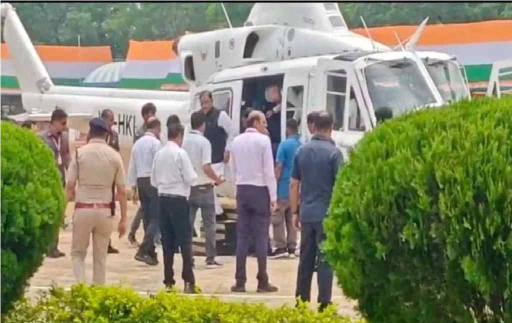 सारंगढ़-बिलाईगढ़ जाने से पहले सीएम साय के हेलीकॉप्टर में तकनीकी खराबी।