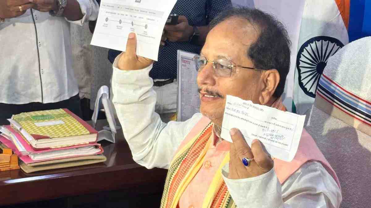 दो वोटर कार्ड रखने के आरोप पर विजय सिन्हा का पलटवार