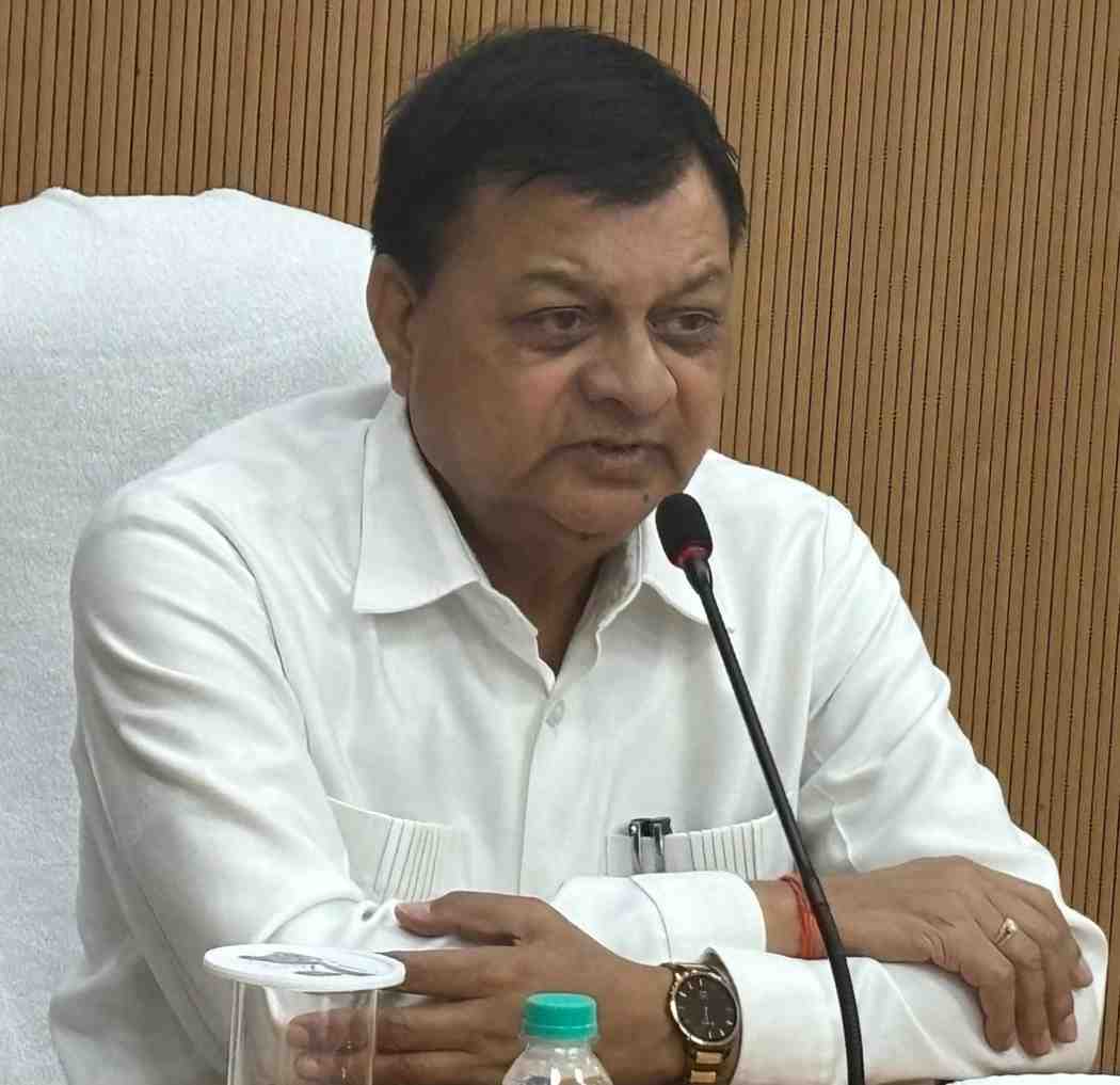 उद्योग मंत्री श्री लखन लाल देवांगन ने अशोक वाटिका के प्रवेश और पार्किंग शुल्क को तत्काल वापस लेने कलेक्टर और आयुक्त को दिए निर्देश