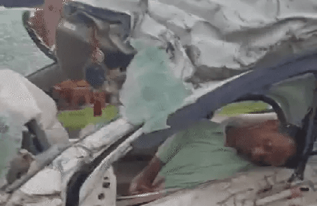 हाईवे पर ट्रक से भिड़ी कार…6 युवकों की मौत:MP से राजनांदगांव होते ओडिशा जा रहे थे