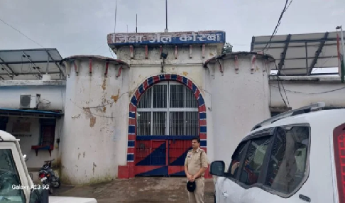 जिला जेल से कैदी फरार, कोरबा पुलिस ने की नाकेबंदी और जांच तेज