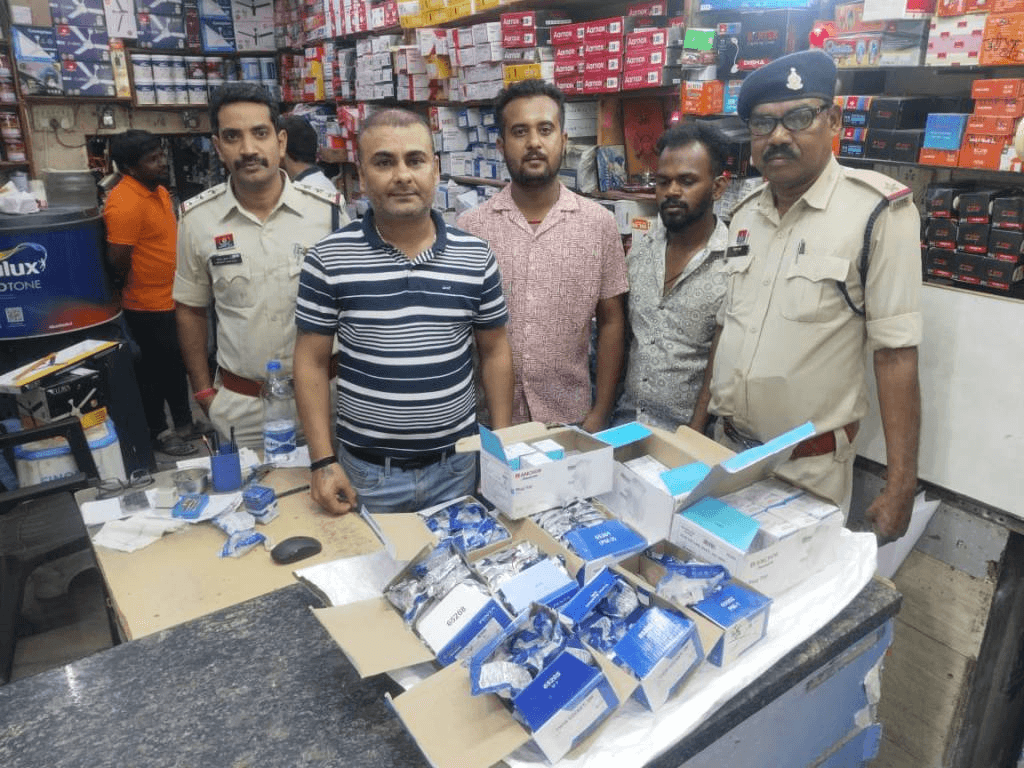 नकली उत्पाद बेचने वाले दुकानदार के खिलाफ मामला दर्ज