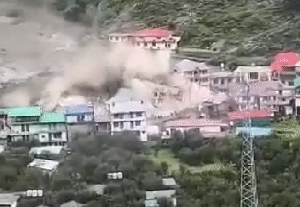 उत्तराखंड के धराली में बादल फटा, गांव जमींदोज:34 सेकेंड में सैकड़ों घर-होटल मलबे में दबे; 4 की मौत