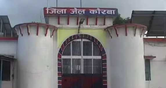 जिला जेल कोरबा से फरार बंदियों में से दो गिरफ्तार, तीन प्रहरी व सहायक जेल अधीक्षक निलंबित