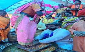 महिला बोली- मसीही समाज ने धर्मांतरण के लिए मुझे बरगलाया:सक्ती में 35 आदिवासी परिवार की हिंदू धर्म में घर वापसी