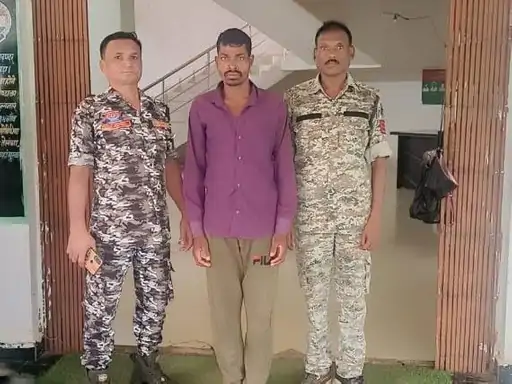 युवती से रेप, प्राइवेट पार्ट में बोतल डालकर की गई निर्मम हत्या
