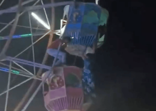 बडा हादसा टला : मीना बाजार में झूला झूलते समय बैलेंस बिगड़ने से अधर में लटकी महिला, युवक ने सुरक्षित उतारा नीचे