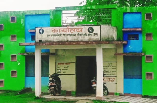 कोरबी शातिर सचिव का कारनामा: तत्कालीन सरपंच को झांसे में लेकर पेयजल के नाम पर बीते 5 साल में निकाले 18.68 लाख रुपए फिर भी ग्रामीणों को ढंग से पीने का पानी नसीब नही, ग्रामीणों ने सचिव पर लगाया मनमानी व ग्राम विकास राशि डकारने का आरोप, जांच की अपेक्षा