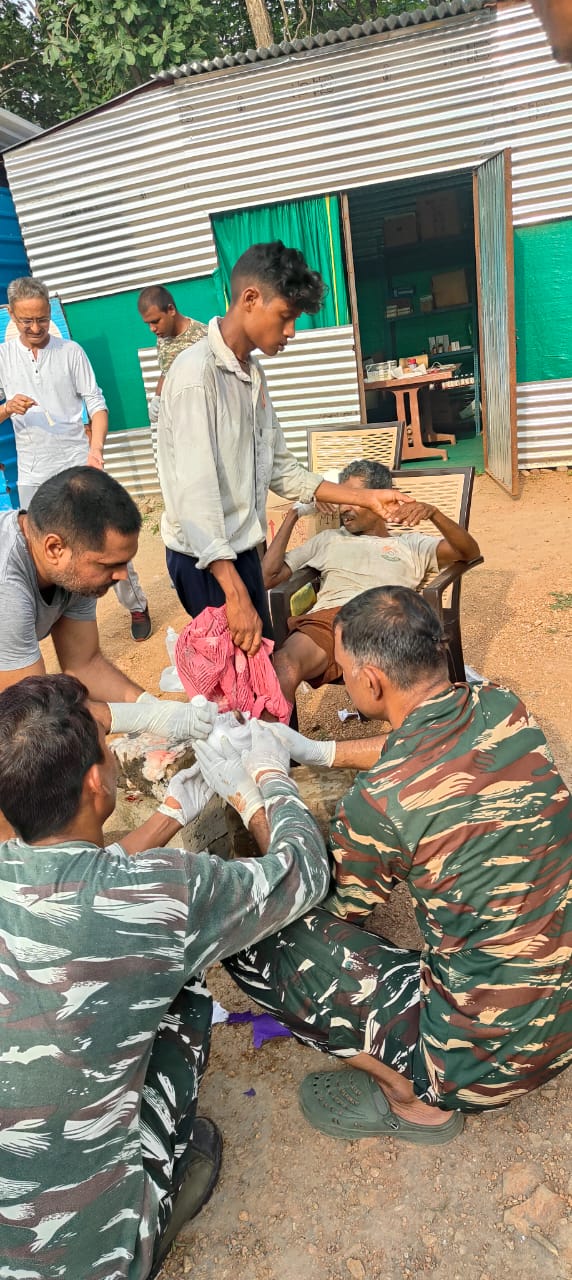 माओवादियों द्वारा लगाए प्रेशर IED की चपेट में आकर ग्रामीण गंभीर रूप से घायल।