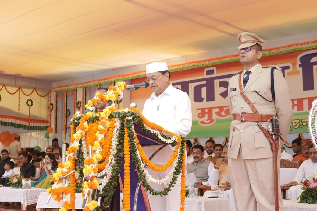 कोरबा में स्वतंत्रता दिवस समारोह: मंत्री लखन लाल देवांगन ने फहराया तिरंगा