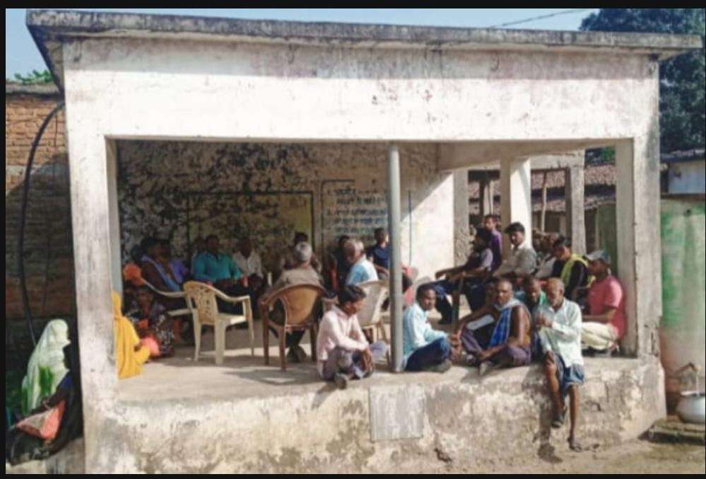 भवन विहीन पंचायत: खुले मंच पर विकास के फैसले