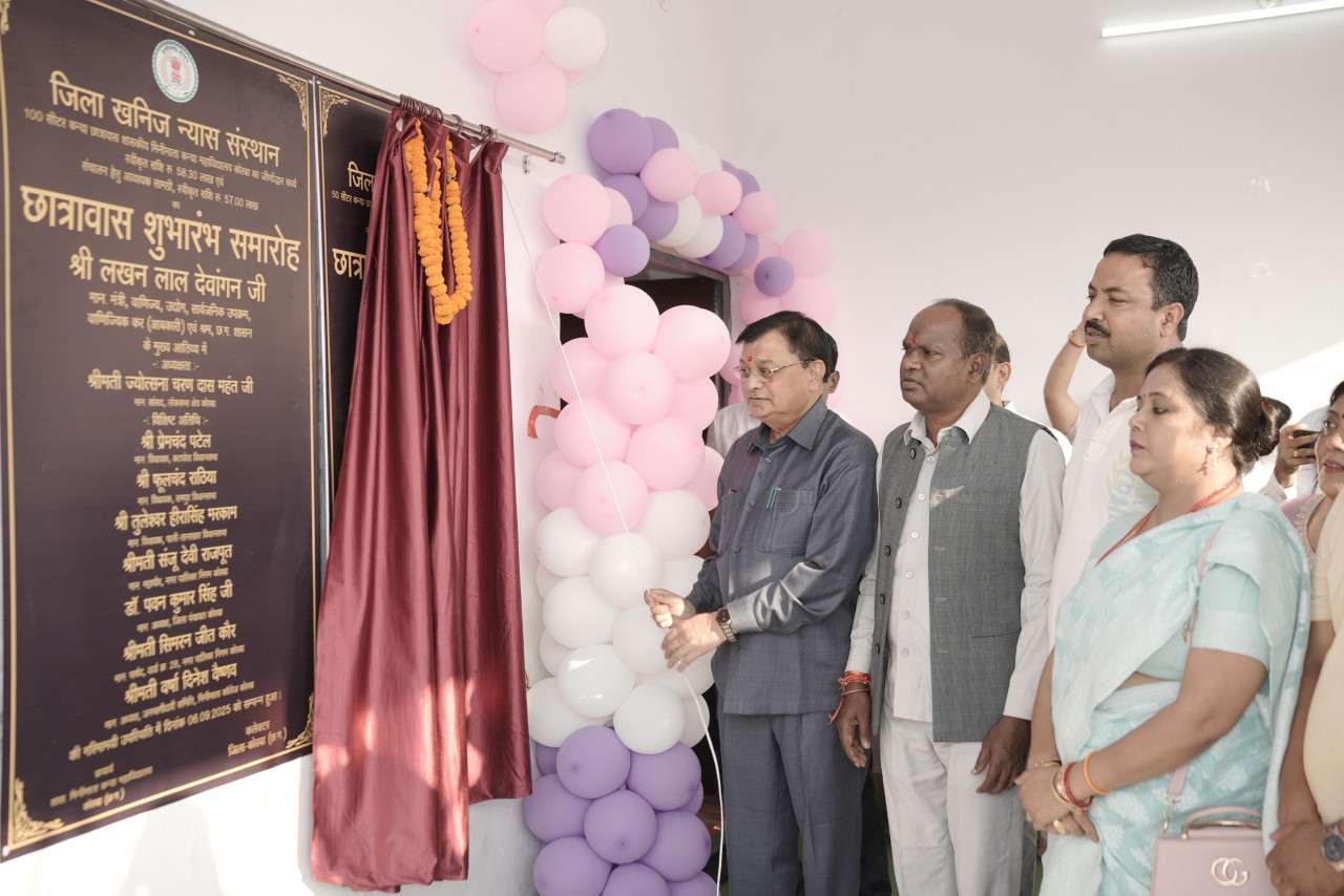 कैबिनेट मंत्री लखन लाल देवांगन की उपस्थिति में कन्या छात्रावास का उद्घाटन