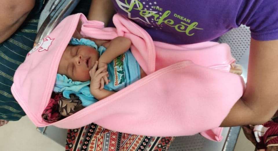 डिलीवरी के कुछ घंटे बाद प्रसूता की मौत , परिजनों ने लापरवाही का आरोप लगाया
