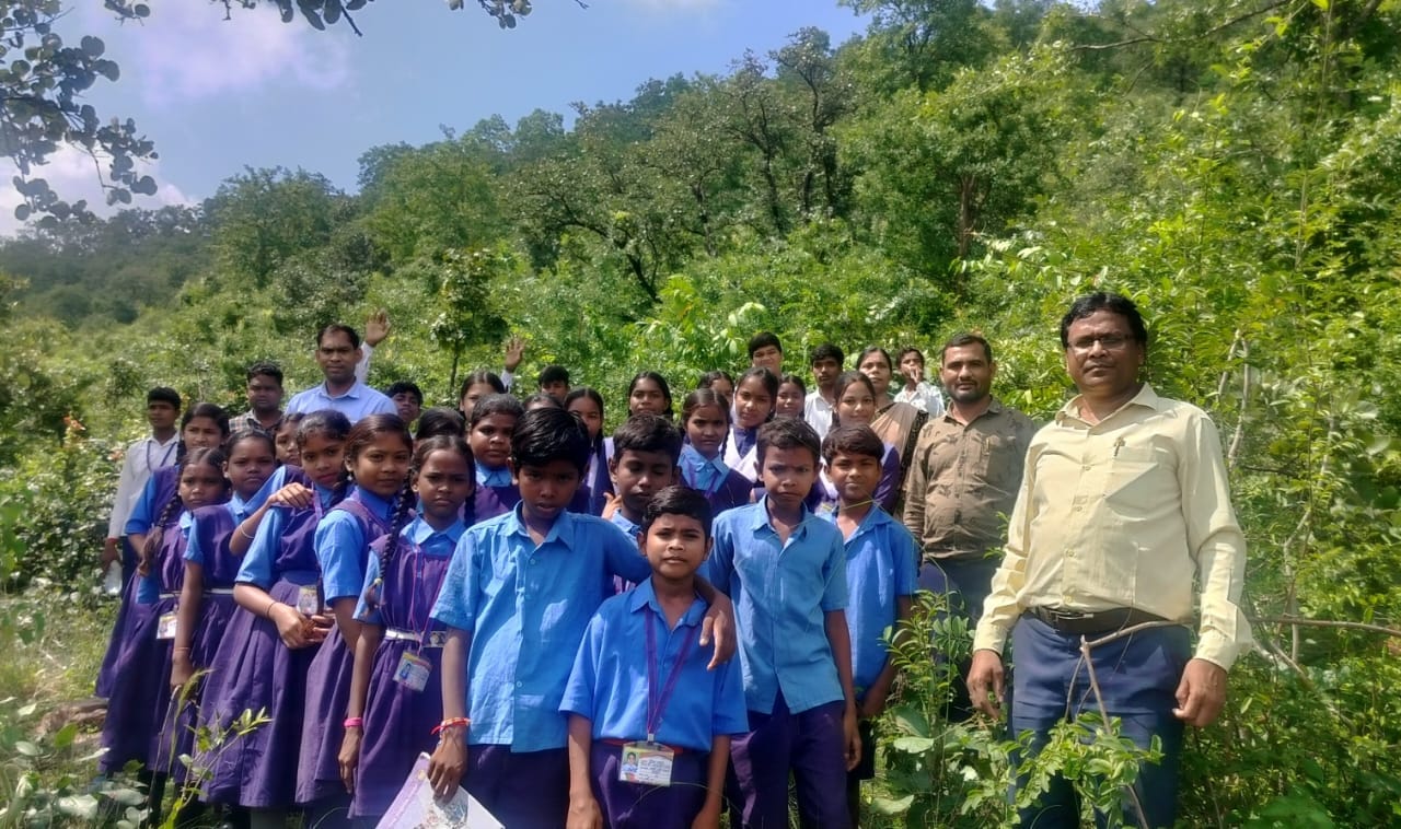 छात्रों को पहाड़ी का कराया गया शैक्षणिक भ्रमण