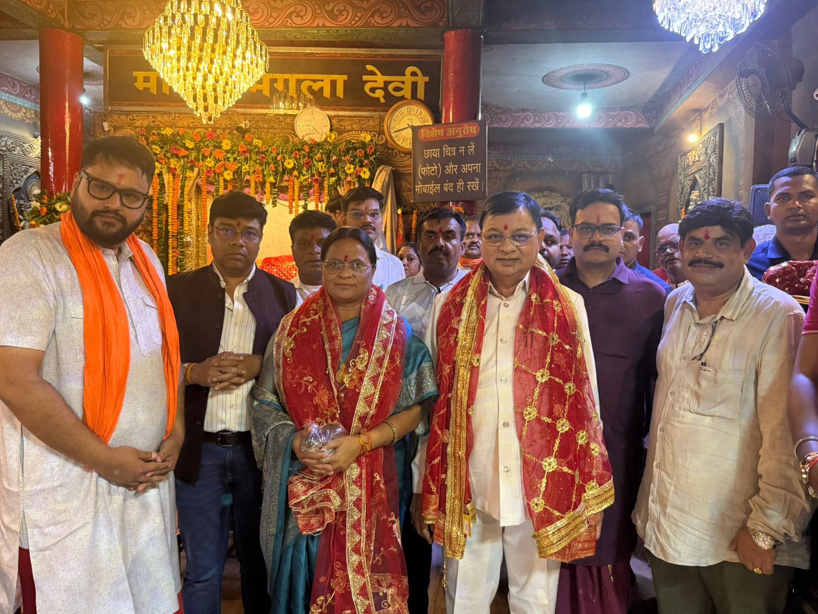 उद्योग मंत्री लखन लाल देवांगन ने मां सर्वमंगला की पूजा-अर्चना कर जिले और प्रदेशवासियों की खुशहाली और समृद्धि की कामना की