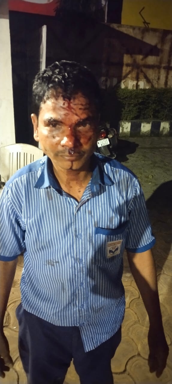 🔥 संवेदनाओं को झकझोर देने वाली वारदात: दर्री थाना क्षेत्र में एचपी पेट्रोल पंप कर्मचारी पर आधी रात को हमला, मोबाइल और नकद लूटकर फरार हुए चार अज्ञात बदमाश 🔥