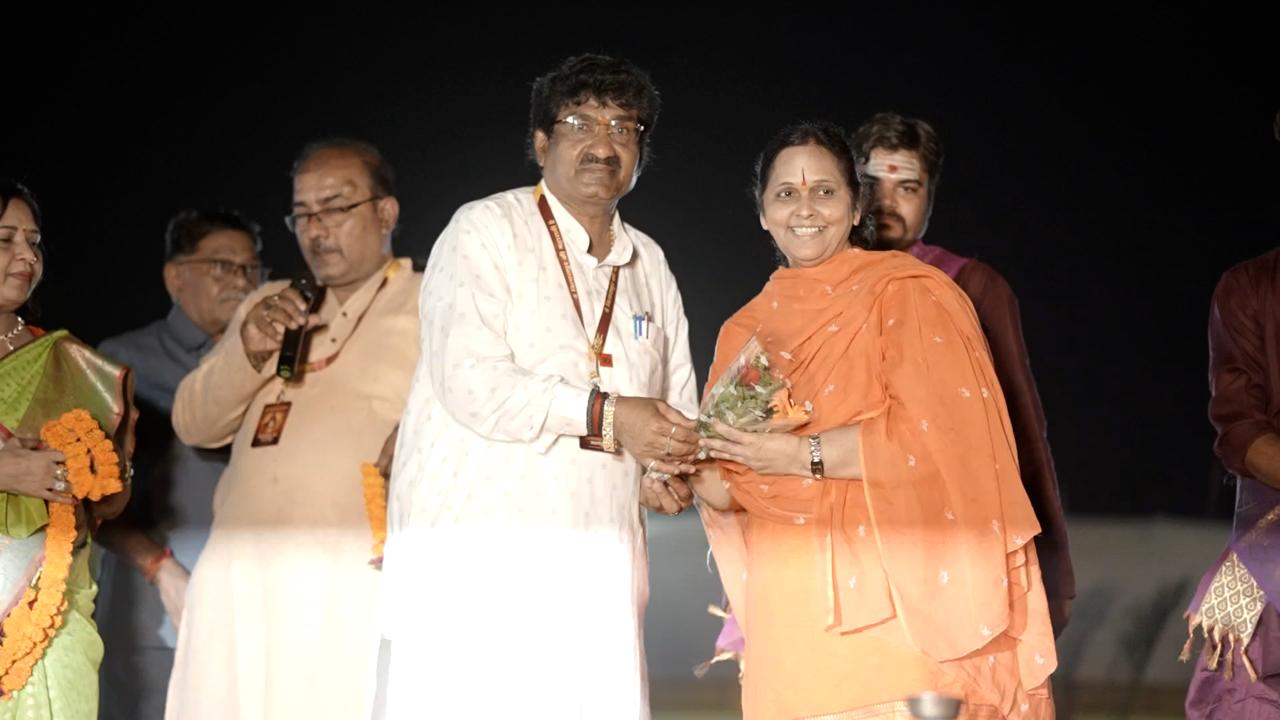 आदर्श दुर्गोत्सव समिति का स्वर्ण जयंती नवरात्रि महोत्सव : अरपा आरती, सांस्कृतिक प्रस्तुतियां और भव्य आयोजन ने खींचा जनसैलाब