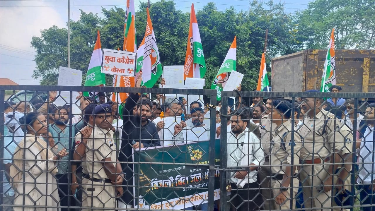 “बढ़ते बिजली बिलों के खिलाफ फूटा गुस्सा, सब स्टेशन में युवा कांग्रेस का आंदोलन”