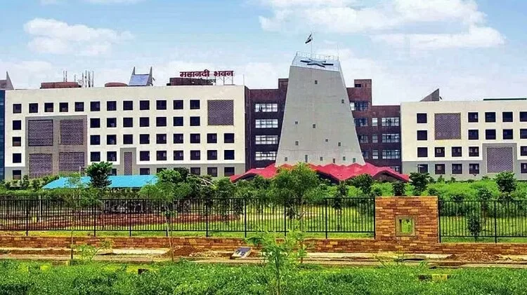 स्कूल शिक्षा विभाग में बड़े पैमाने पर प्रशासनिक फेरबदल