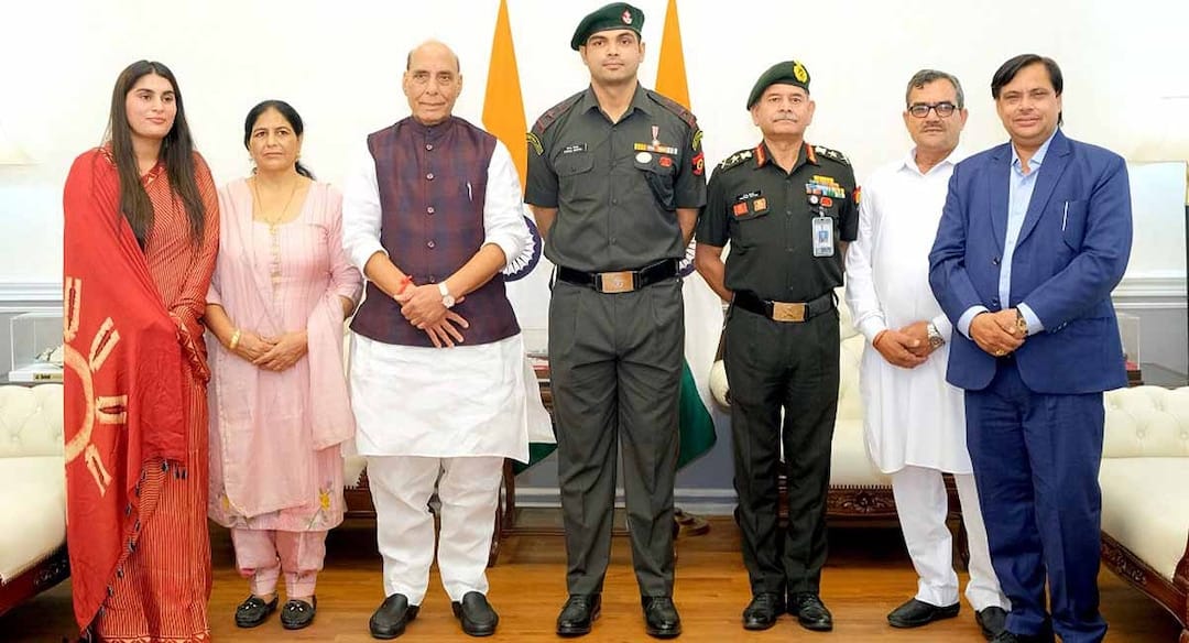 नीरज चोपड़ा को मिला बड़ा सम्मान, भारतीय सेना में बने लेफ्टिनेंट कर्नल