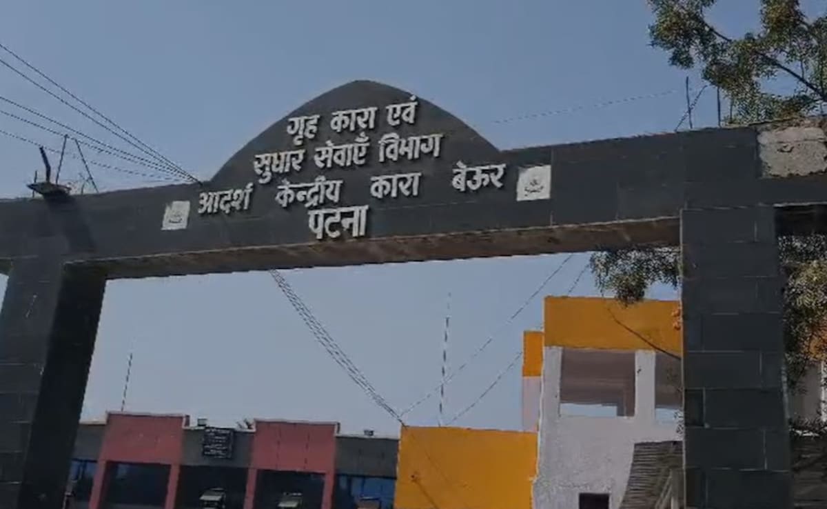 पटना बेऊर जेल में तड़के बड़ी छापेमारी: नए गृह मंत्री के निर्देश के बाद पुलिस एक्शन में, जेल प्रशासन में हड़कंप