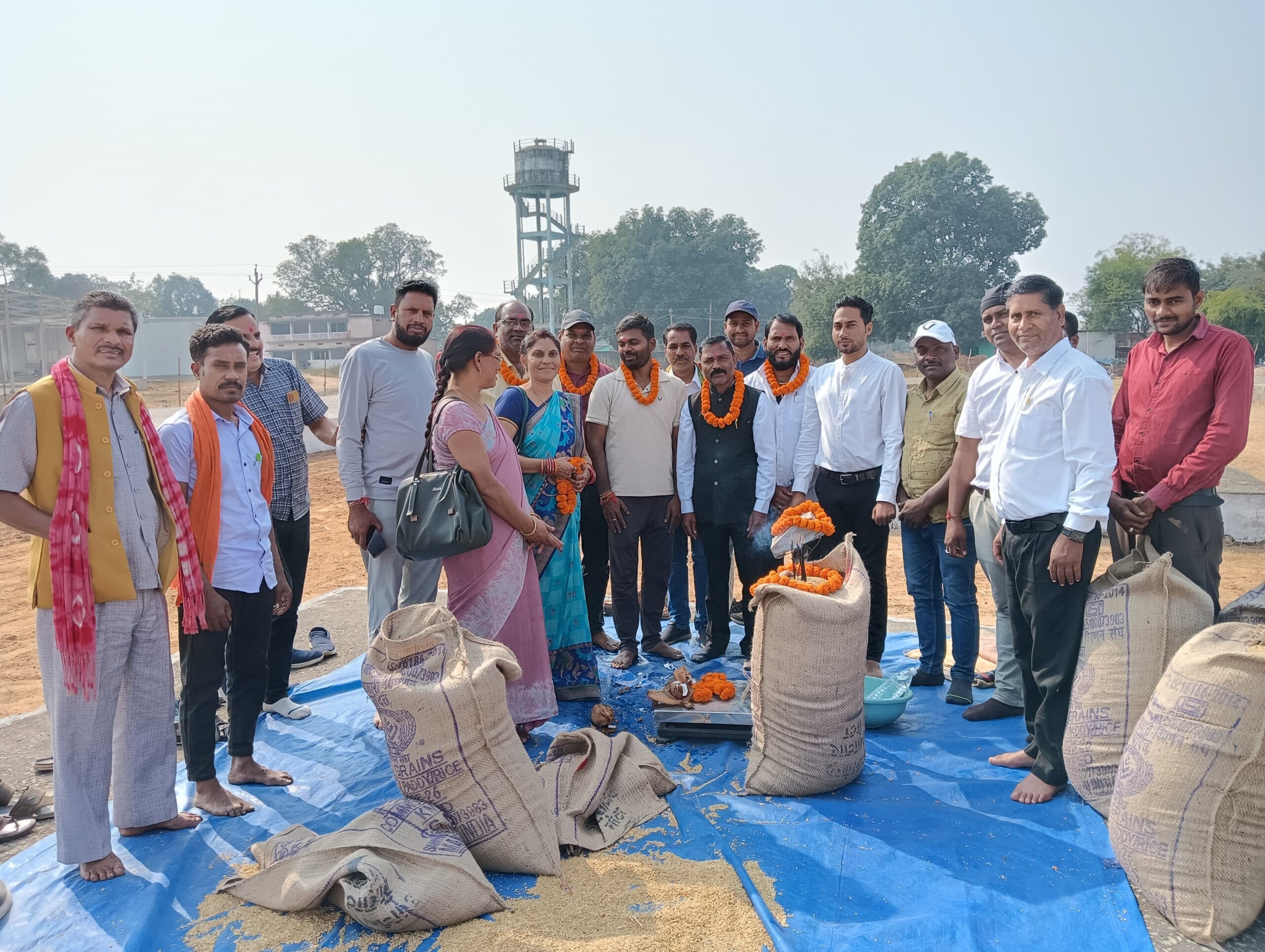 धान उपार्जन केंद्र भिलाई बाज़ार में धान खरीदी का विधिवत शुभारंभ