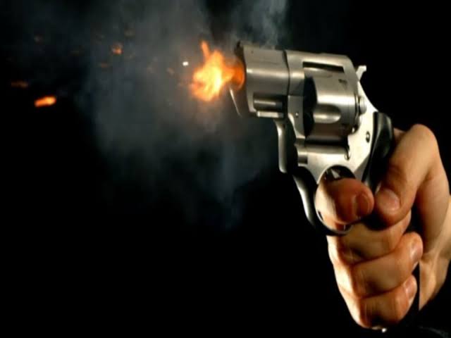 दीदारगंज में जुआ विवाद से उपजी गोलीबारी, तीन युवक घायल – पुलिस ने शुरू की जांच