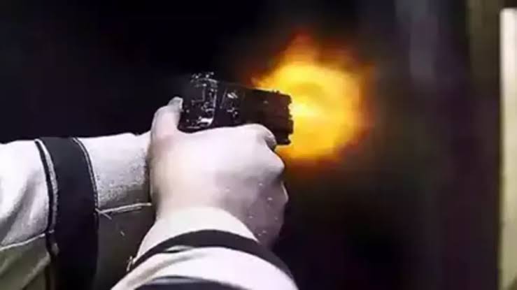 गाजियाबाद में सनसनीखेज वारदात: प्रेम संबंध टूटने पर युवती पर बरसाईं गोलियां, हालत गंभीर