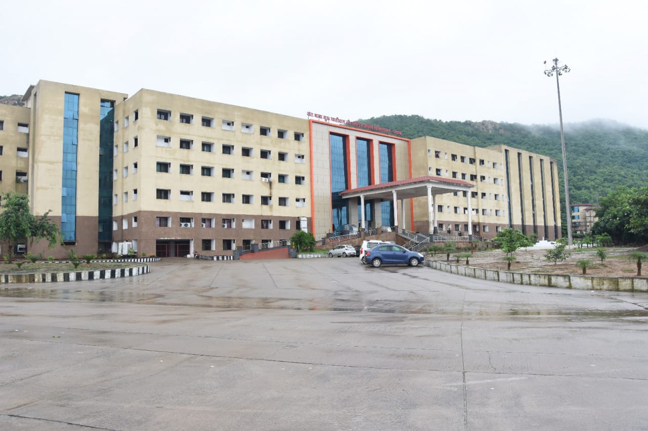 रायगढ़ मेडिकल कॉलेज में मरीजों को बड़ी राहत — अब शहर के ही नामी विशेषज्ञ देंगे इलाज, स्वास्थ्य सेवाओं में नई उड़ान