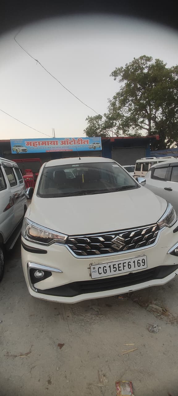 दर्दनाक हादसा: तेज रफ्तार महिंद्रा XUV700 ने तोड़े बैरिकेड और मकान, नाबालिग समेत 3 महिलाएं घायल