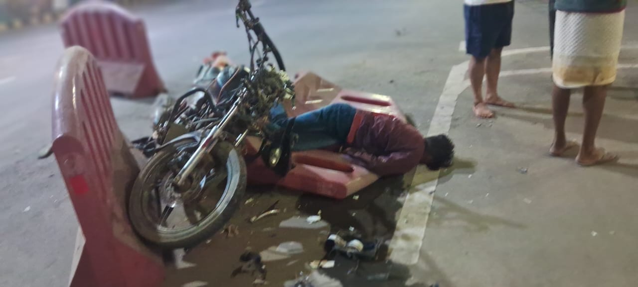 दर्री में एनटीपीसी गेट हादसा: मंगलवार रात सामने आया सीसीटीवी फुटेज, वीडियो में कैद हुई भयावह टक्कर