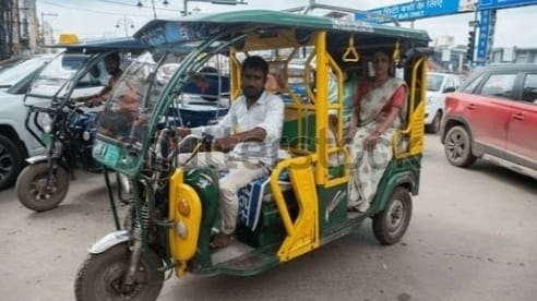 बिलासपुर की सड़कों पर ई-रिक्शा का कहर, नियमों की अनदेखी से बढ़ा हादसों का खतरा