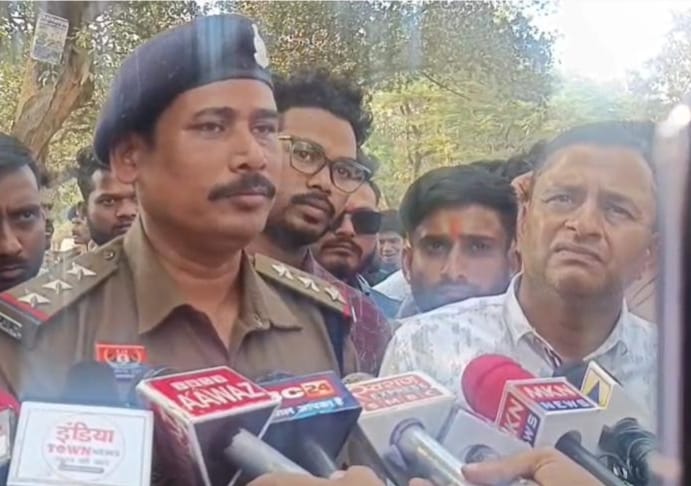 सीतापुर में शादी समारोह का विवाद बढ़ा तनाव में, नगर बंद—15 हिरासत, 8 पर एफआईआर