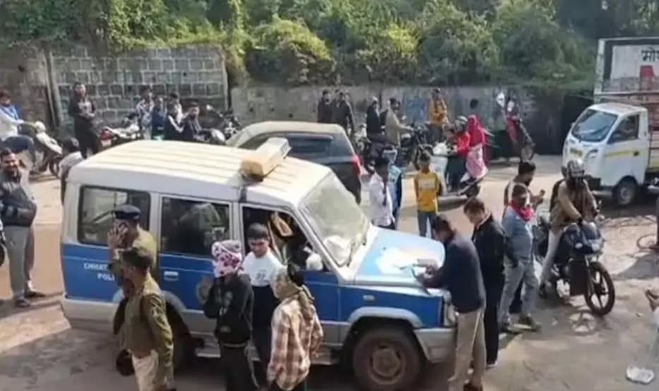 दुर्ग में बोरी में बंद महिला की सड़ी-गली लाश मिलने से सनसनी, पहचान के लिए पुलिस ने जारी किए चिन्ह