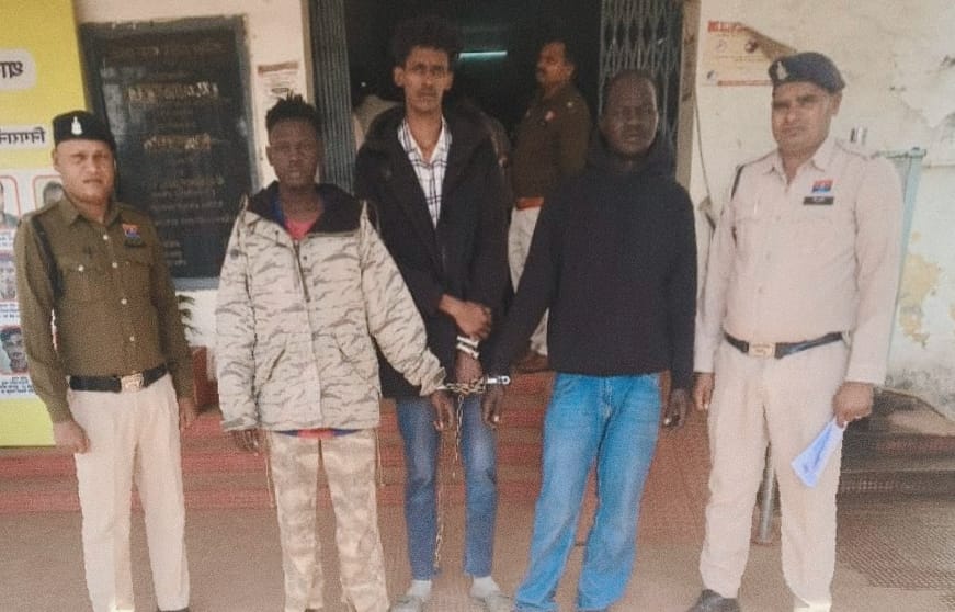 नवा रायपुर छात्र मौत मामला: छत से कूदने को मजबूर हुआ विदेशी छात्र, तीन साथी छात्र गिरफ्तार