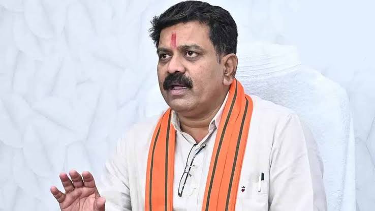 आरक्षक भर्ती पर घमासान, सरकार ने खोले पत्ते QR कोड से दिखेंगे नंबर, जनसुनवाई से मिलेगा इंसाफ का भरोसा