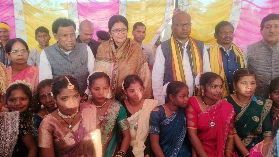 सुदूर वनांचल घोसरा में गौरा-गौरी महोत्सव का भव्य आयोजन, सांसद ज्योत्सना महंत रहीं शामिल