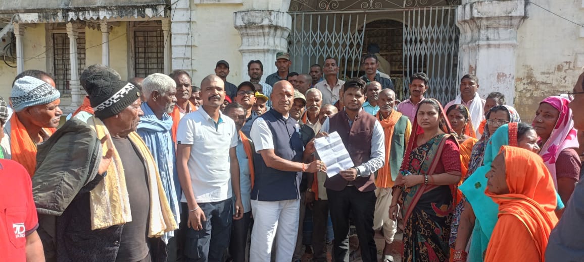 जुराली मुक्तिधाम मार्ग बना ग्रामीणों की पीड़ा का रास्ता, प्रशासन से न्याय की गुहार