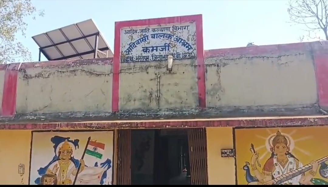 कागज़ों में तीन शिक्षक, ज़मीनी हकीकत में चपरासी संभाल रहा स्कूल