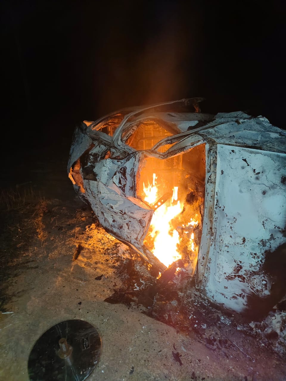 30 फीट नीचे गिरते ही आग का गोला बनी कार