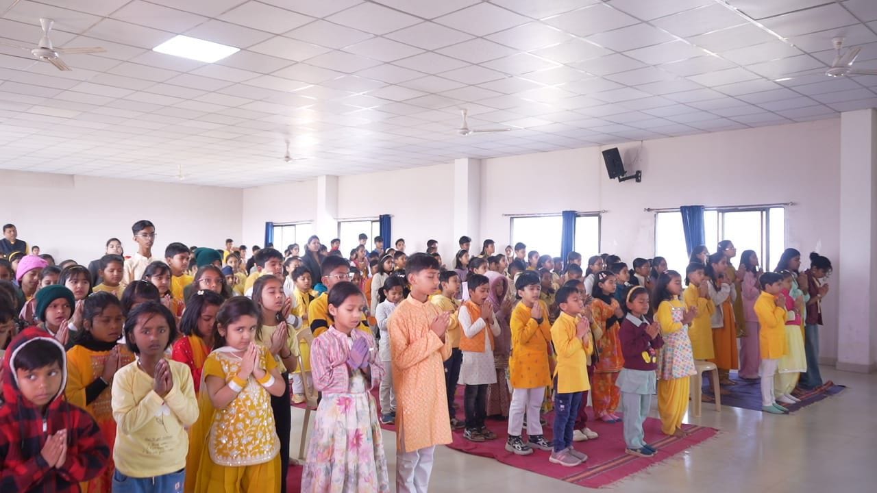 डी. वर्ल्ड पब्लिक स्कूल, मनेंद्रगढ़ में पराक्रम दिवस और वसंत पंचमी का प्रेरणादायी उत्सव