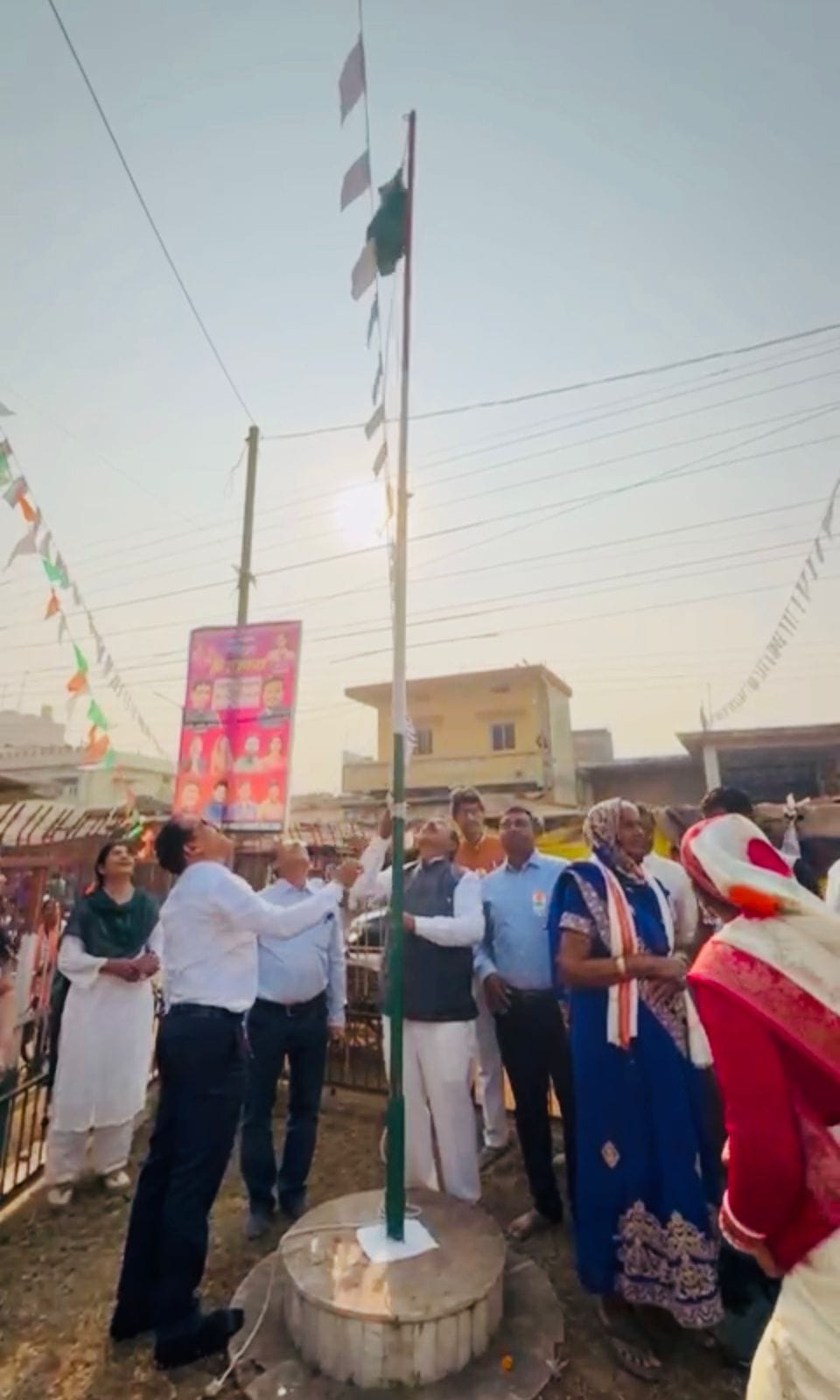 गणतंत्र दिवस के अवसर पर गांधी चौक में सांसद प्रतिनिधि राम पंजवानी ने फहराया तिरंगा