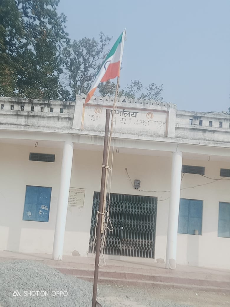 कोरबा : गणतंत्र दिवस पर पंचायत भवन में उल्टा फहराया गया तिरंगा, ग्रामीणों में आक्रोश