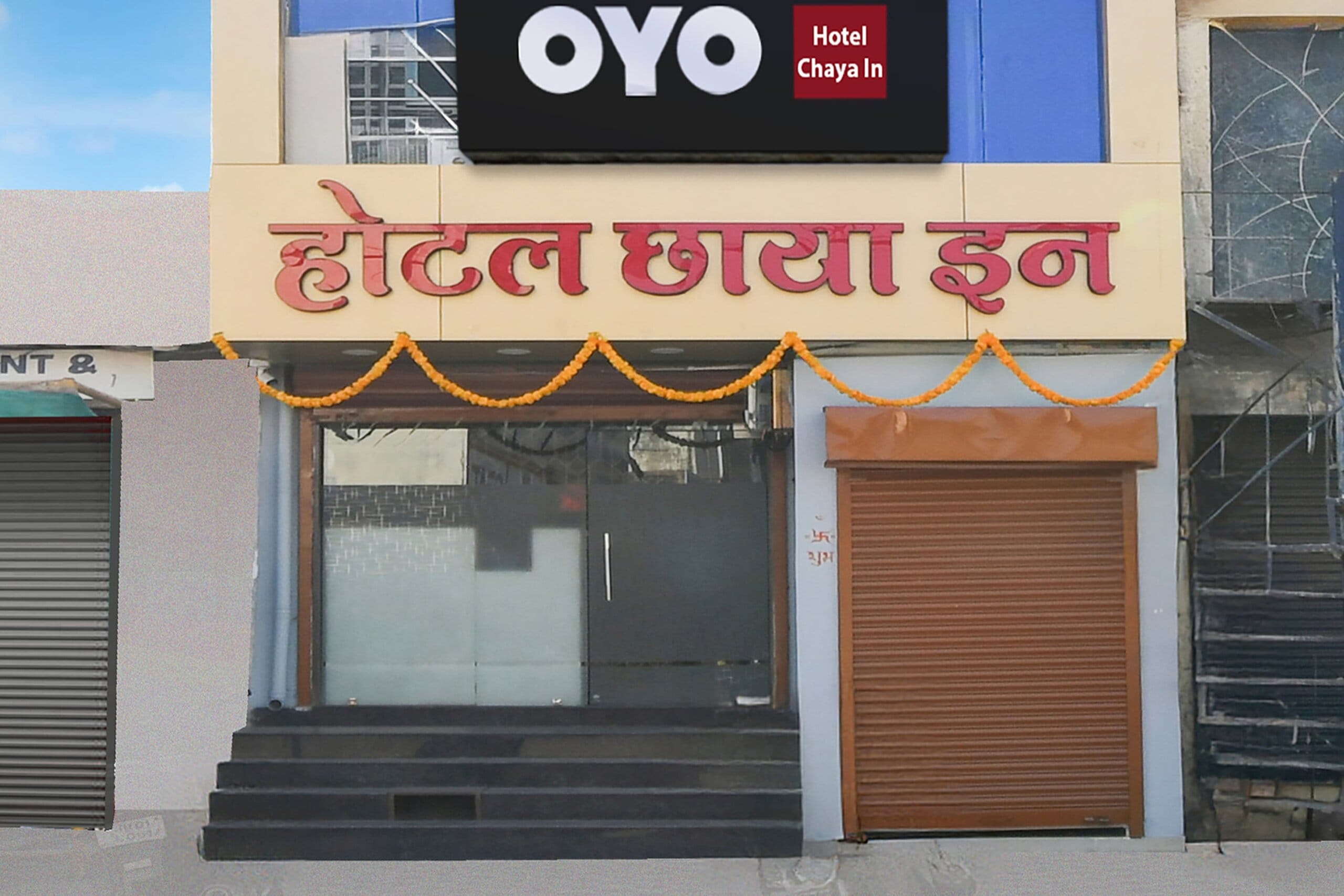 भिलाई में होटल की आड़ में देह व्यापार का खुलासा: पुलिस ने ग्राहक बनकर किया स्टिंग, मालिक और रिसेप्शनिस्ट गिरफ्तार