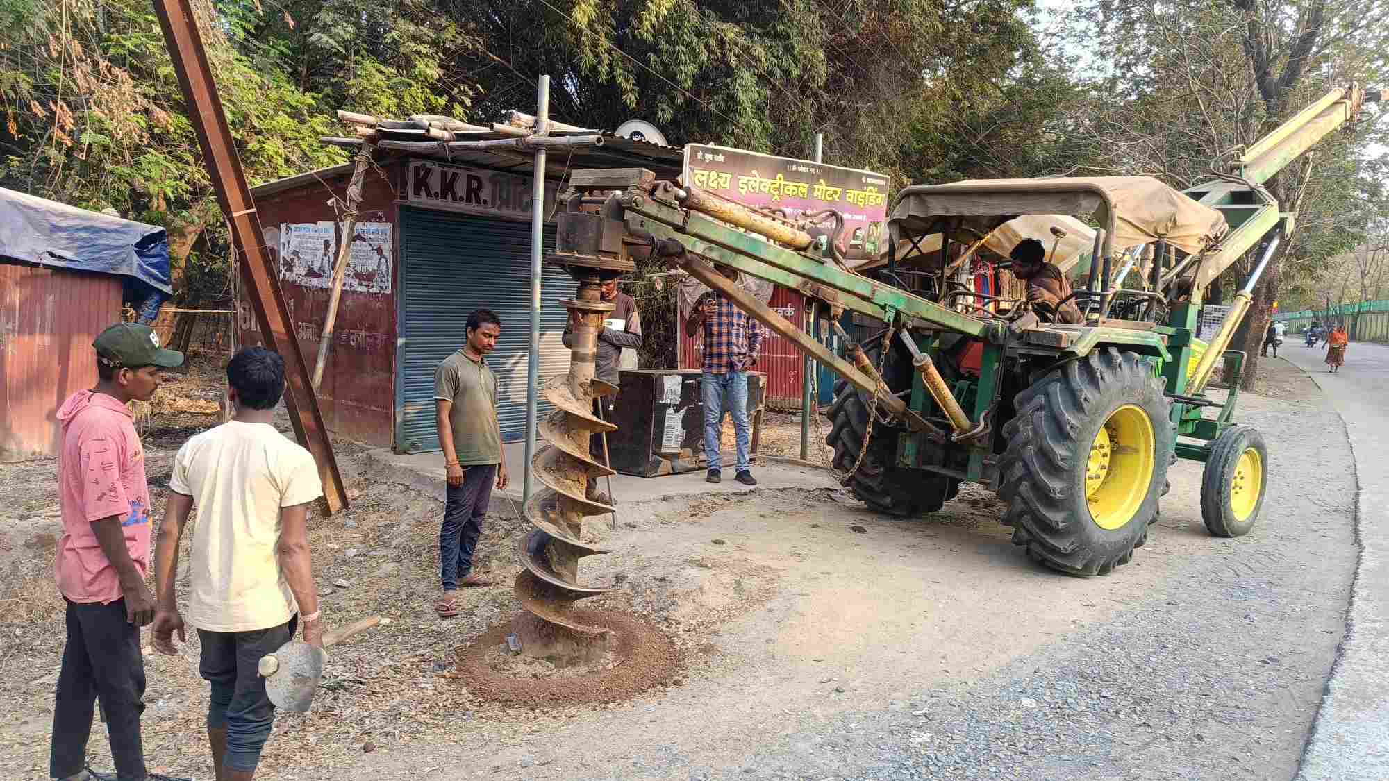 दर्री-एनटीपीसी मार्ग पर सोलर स्ट्रीट लाइट परियोजना का शुभारंभ, गेट से जेलगांव चौक तक होगा रोशन मार्ग