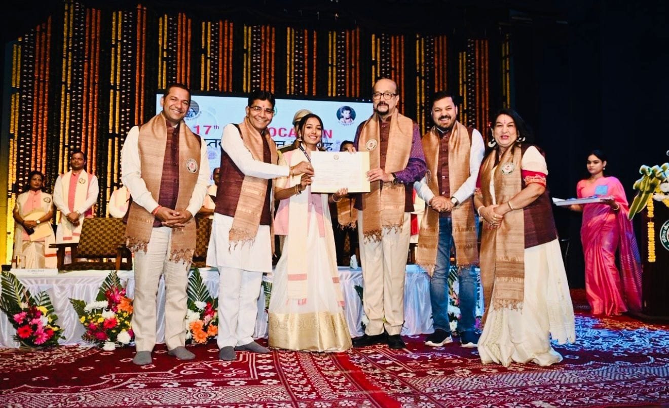 खैरागढ़ दीक्षांत समारोह में चमकी तिल्दा-नेवरा की प्रतिभा, तनुजा वर्मा बनीं चार गोल्ड मेडल की हकदार