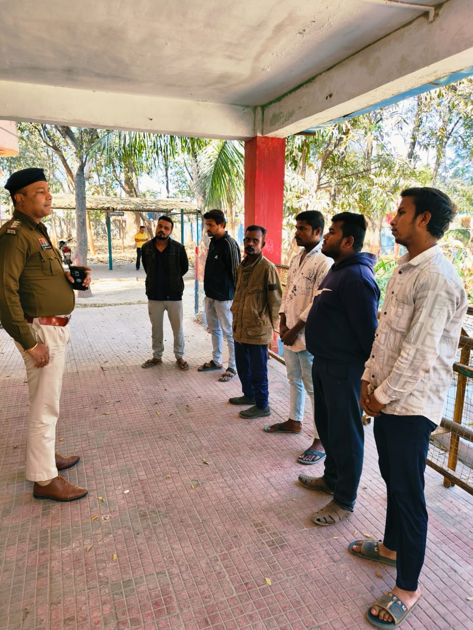 दर्री में नए टीआई का सख़्त एक्शन: पदभार संभालते ही बदमाशों को थाने बुलाकर दी चेतावनी